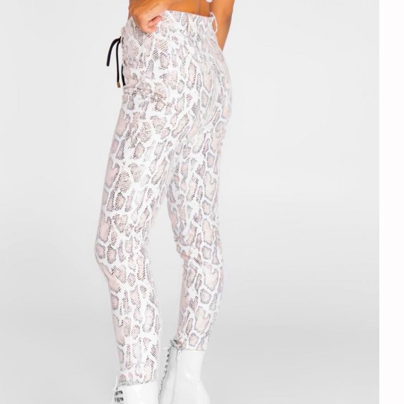 🎸🐍NWOT SEXY Hailey White Snake Pants By Jagger & Stone Sz2🐍🎸 - Picture 2 of 7